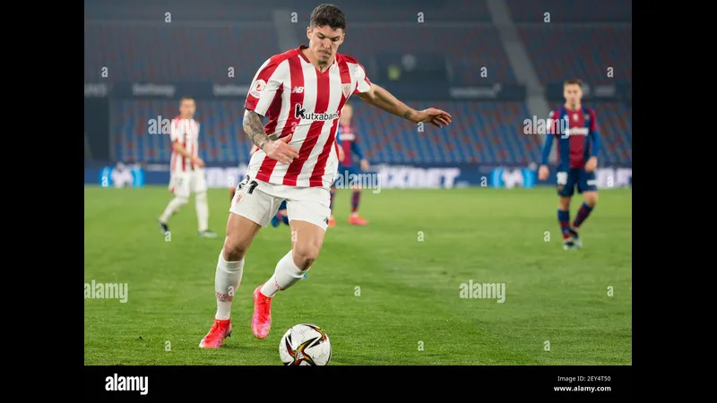 Cầu thủ Levante chiến đấu quyết liệt để giành chiến thắng trước đối thủ Athletic Bilbao